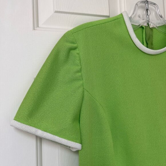 Vintage 1960s Lime Green Mod Dress with Contrast Trim&Shoulder - Picture 2 of 4